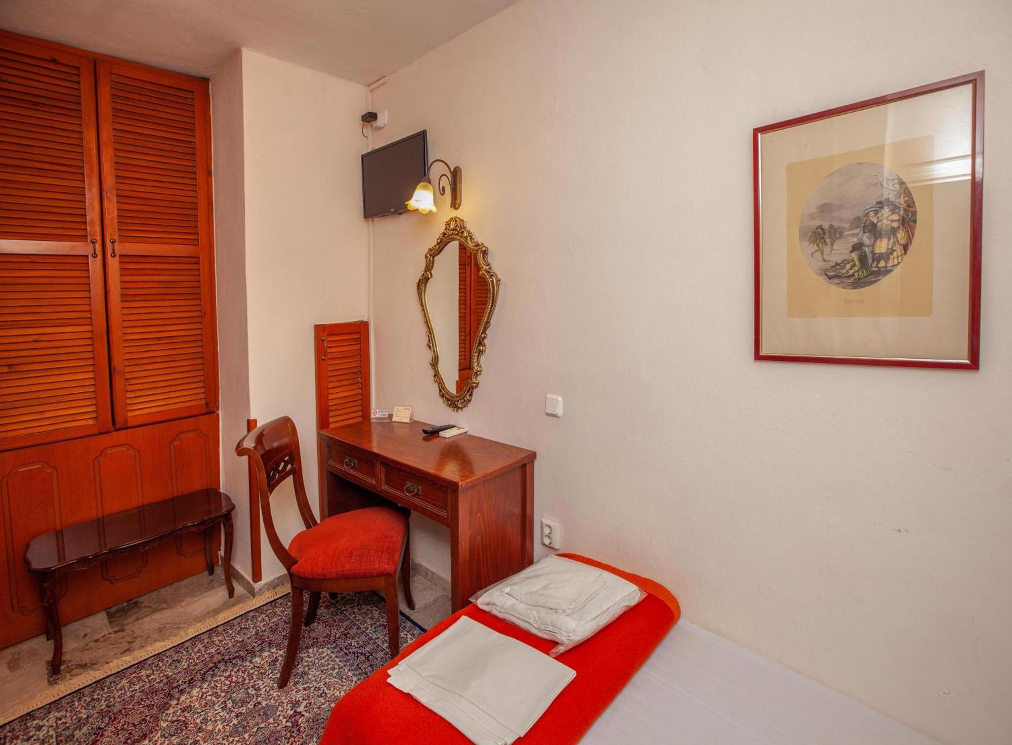 Byron Traditional Hotel Anabolu Oda fotoğraf